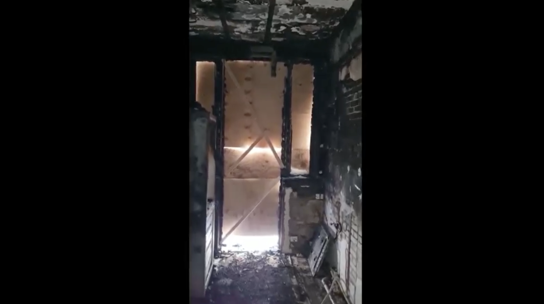 Het belang van het verwijderen van een plafond na brandschade